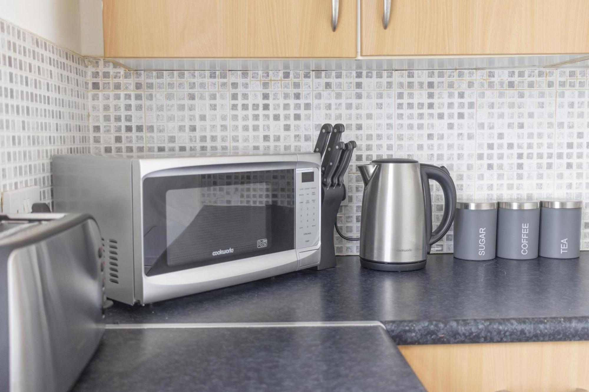 Alexandra - Large 3 Bed Perfect For Contractors, Free Parking, Fast Wifi And Great Value! Apartamento Plymouth Exterior foto