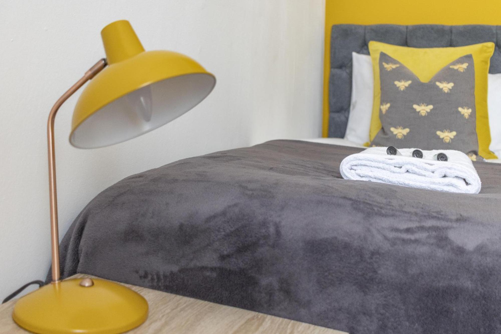 Alexandra - Large 3 Bed Perfect For Contractors, Free Parking, Fast Wifi And Great Value! Apartamento Plymouth Exterior foto