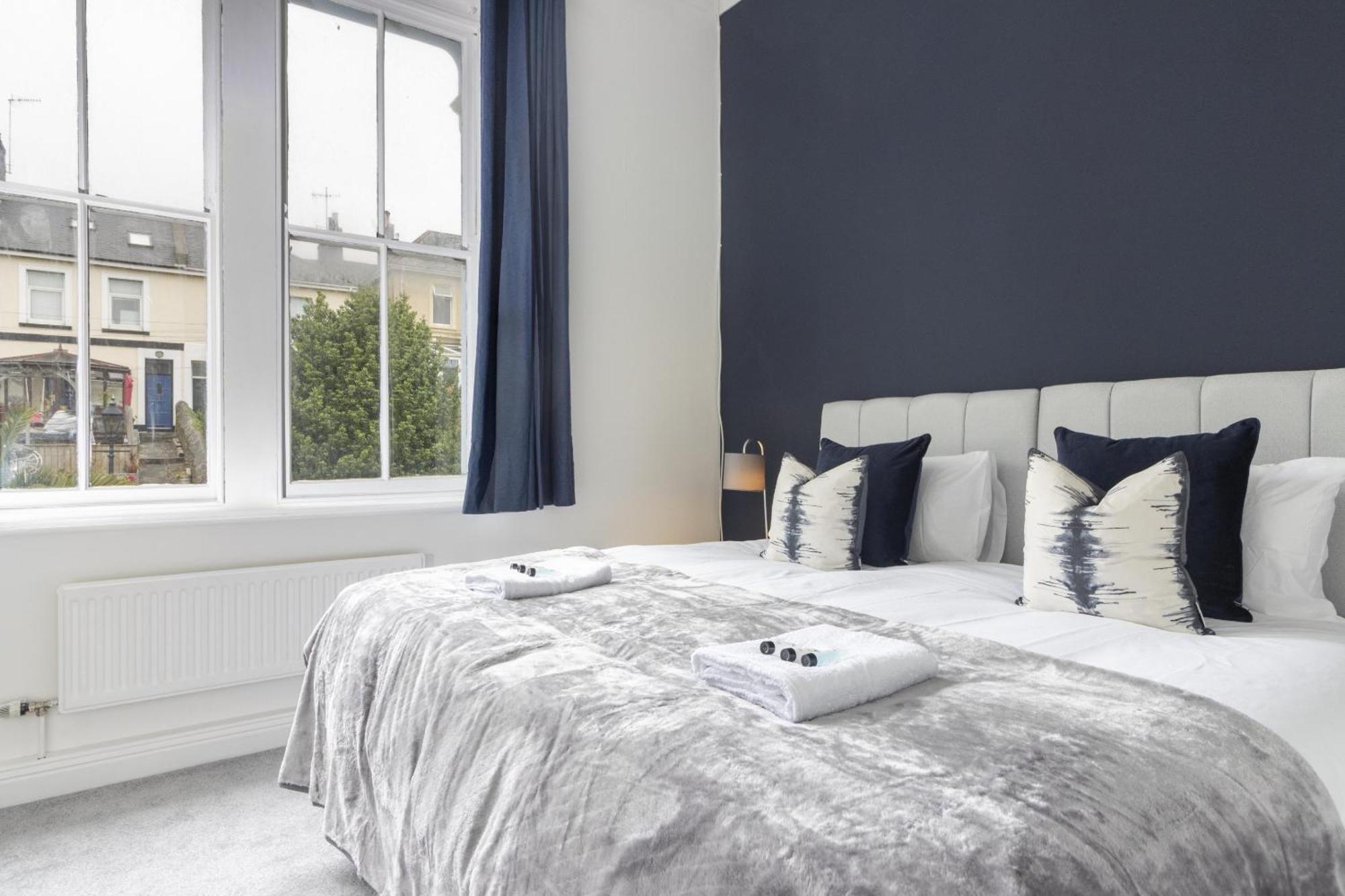 Alexandra - Large 3 Bed Perfect For Contractors, Free Parking, Fast Wifi And Great Value! Apartamento Plymouth Exterior foto